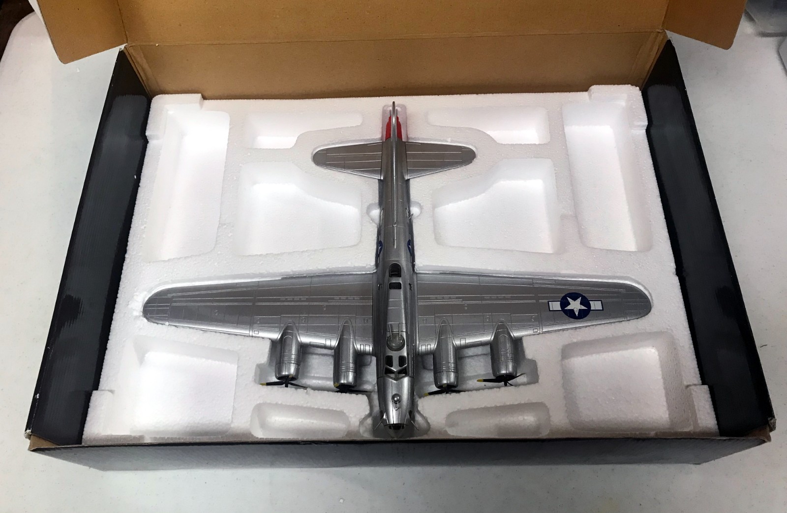 Premier Spirit Aviator Series B-17 Flying Fortress – ExxonMobil diecast model