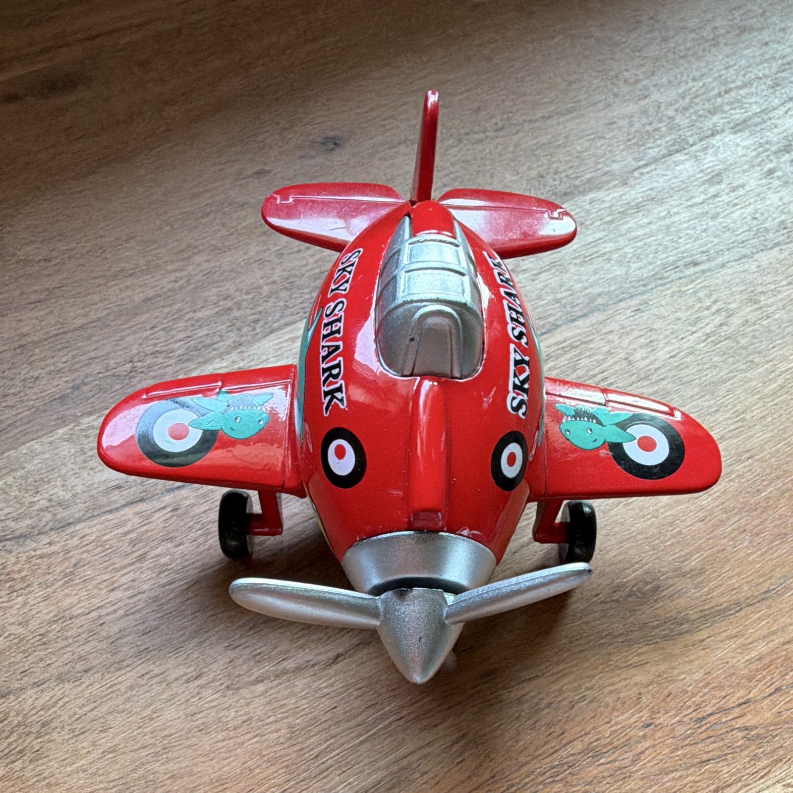 Rinco Sky Shark Diecast-Style Propeller Plane w/ Wheels Red/Silver/Black
