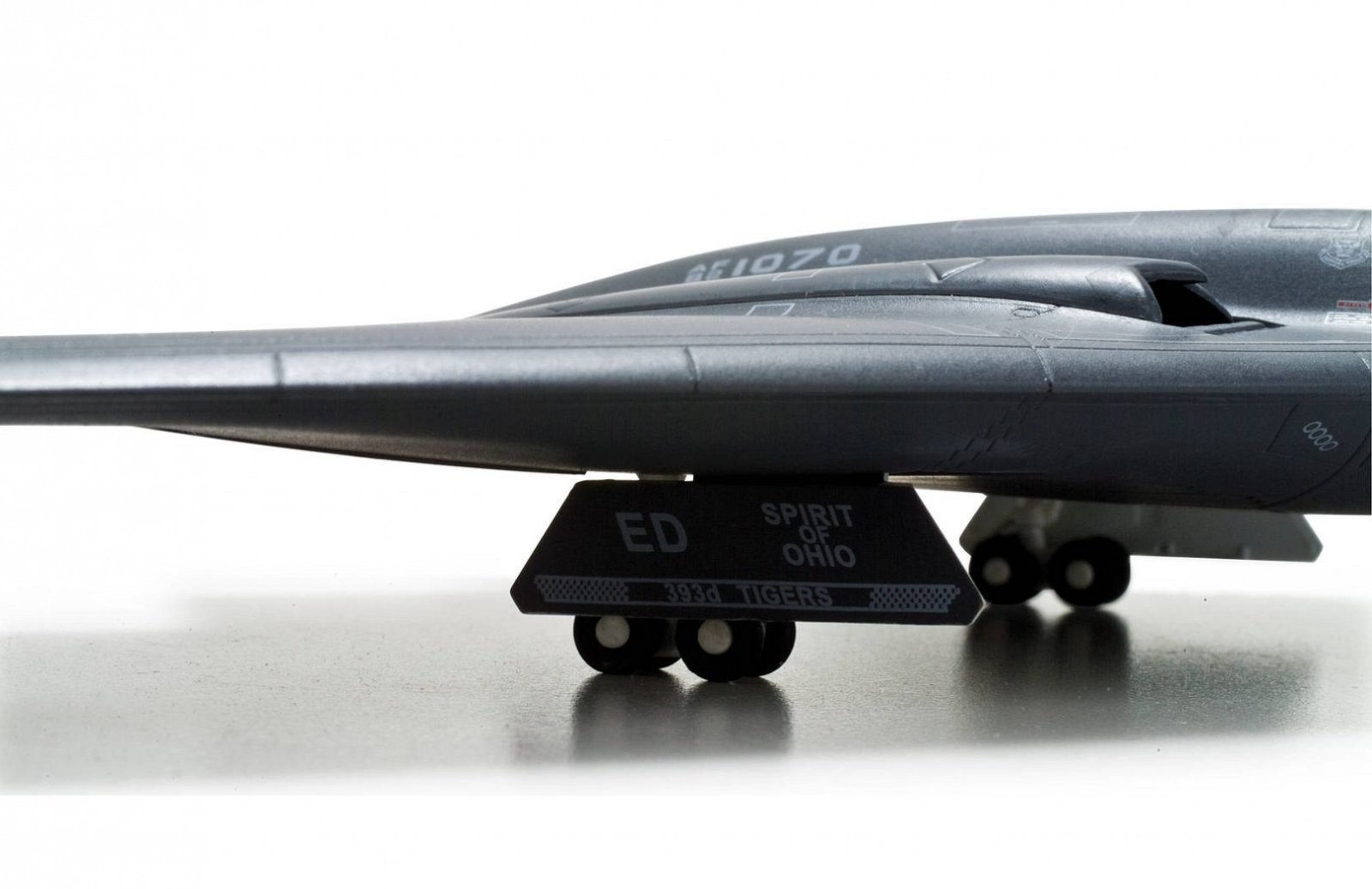 Herpa 1:200 B-2A Spirit USAF USAF 412th TW Spirit of Ohio – Fire & Ice 553919