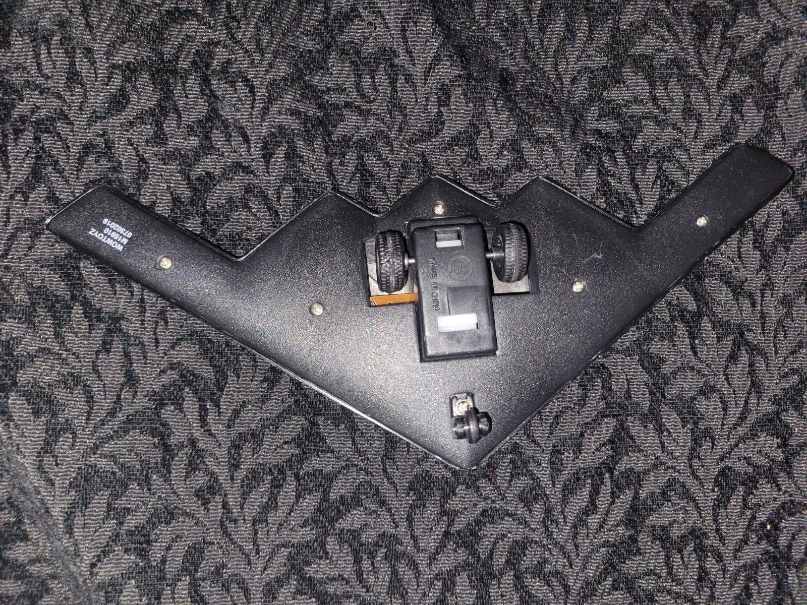 Northrop B-2 Spirt Stealth Bomber Military Diecast Collectors 10″ Pull Back Toy