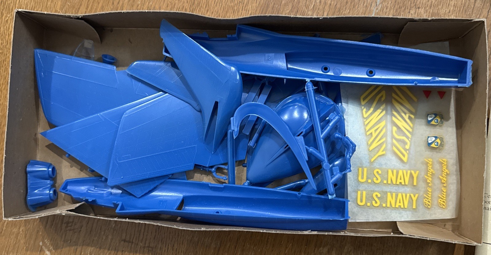 Blue Angels F7U-1 Cutlass Navy Fighter Jet Lindberg Model 1982 Made n USA 2331