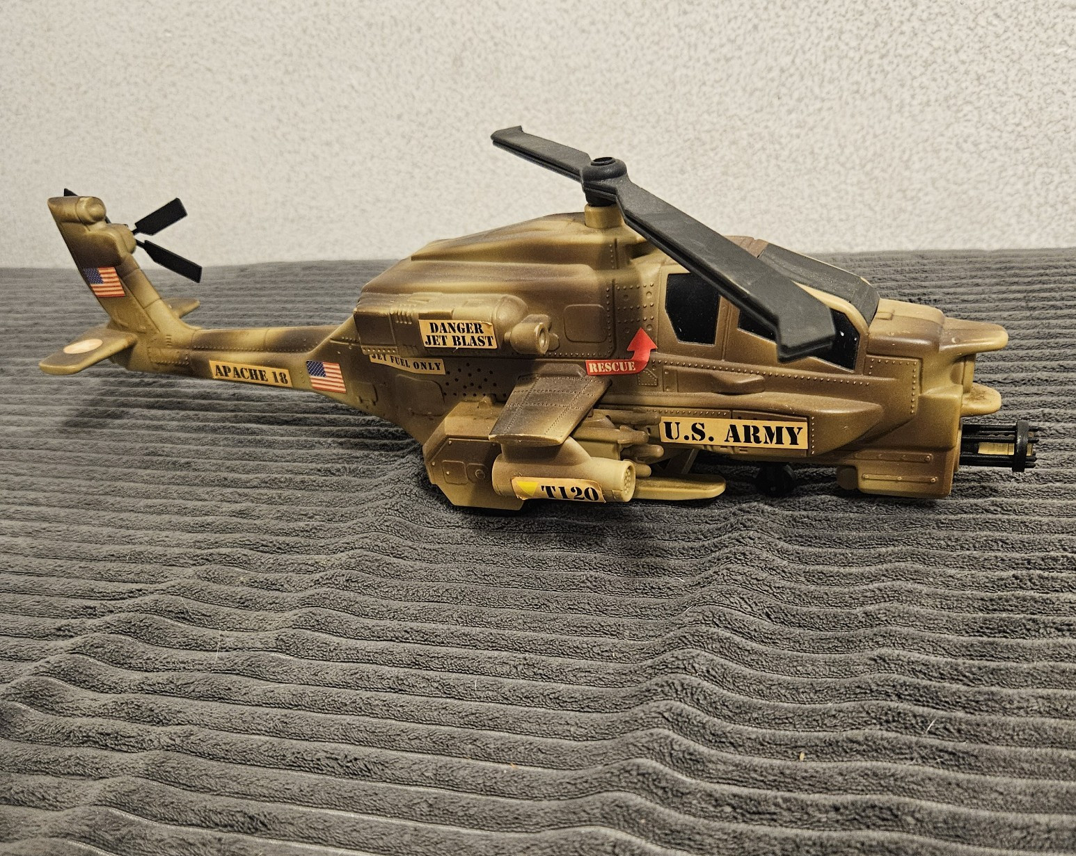 Boeing Apache AH-64 U.S. Army Military Helicopter Model, Tan/Black