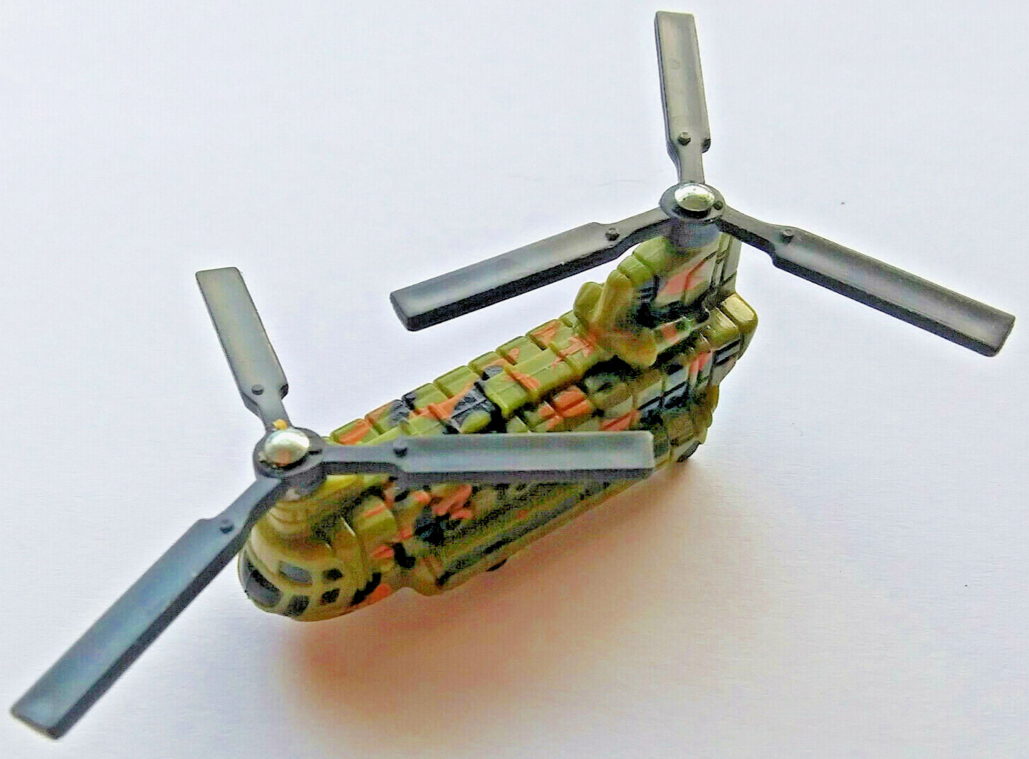 CH-47 Chinook Micro Size Hot Wheels Transport Helicopter, Green Black & Tan Camo
