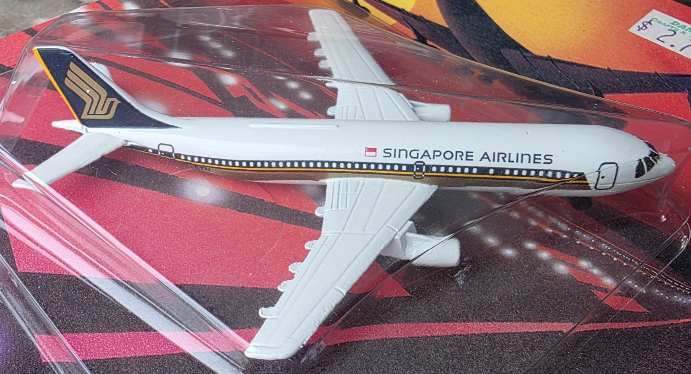 Vintage New Majorette Airport Diecast Airbus A 300 Singapore Airlines Series 800