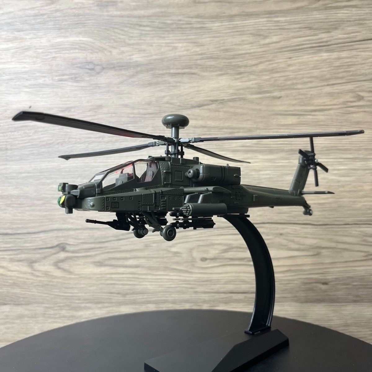 Apache AH-64 Attack Helicopter Diecast Model w/ Base 25cm Military Display