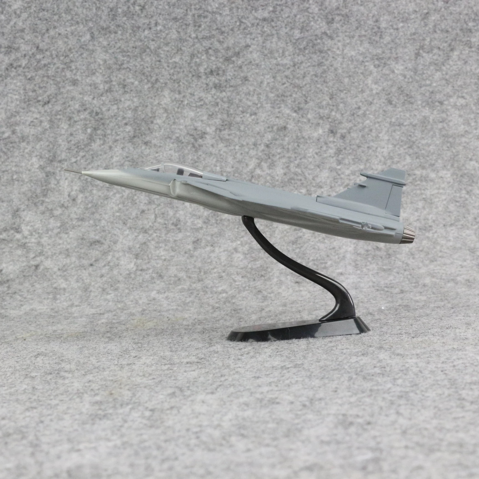 1/87 SAAB JAS-39 Gripen Fighter Jet Resin Model Static Display Collectible