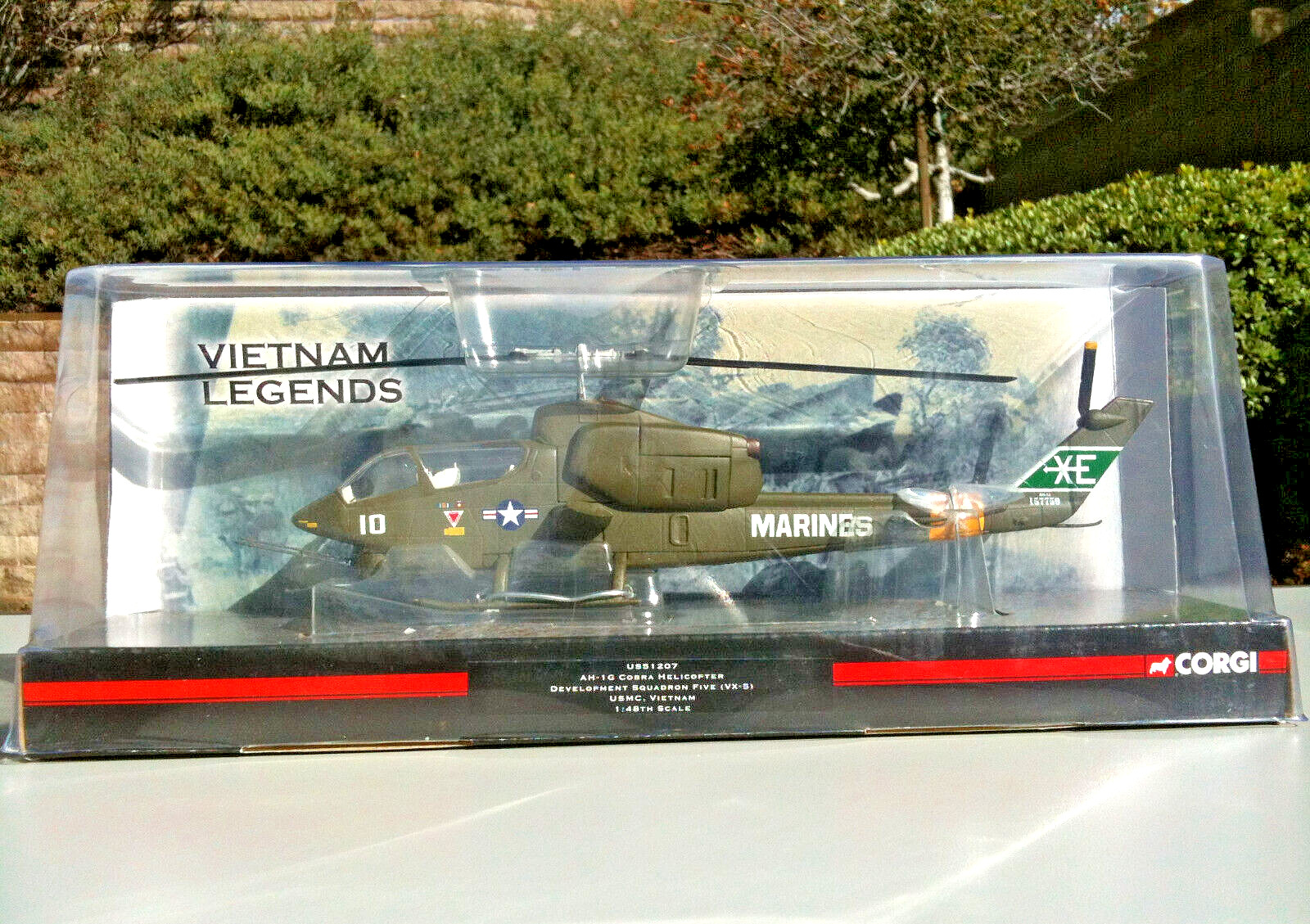 Corgi Bell AH-1H Cobra Attack Helicopter USMC VX-5 Vampires, Vietnam 1:48 Scale