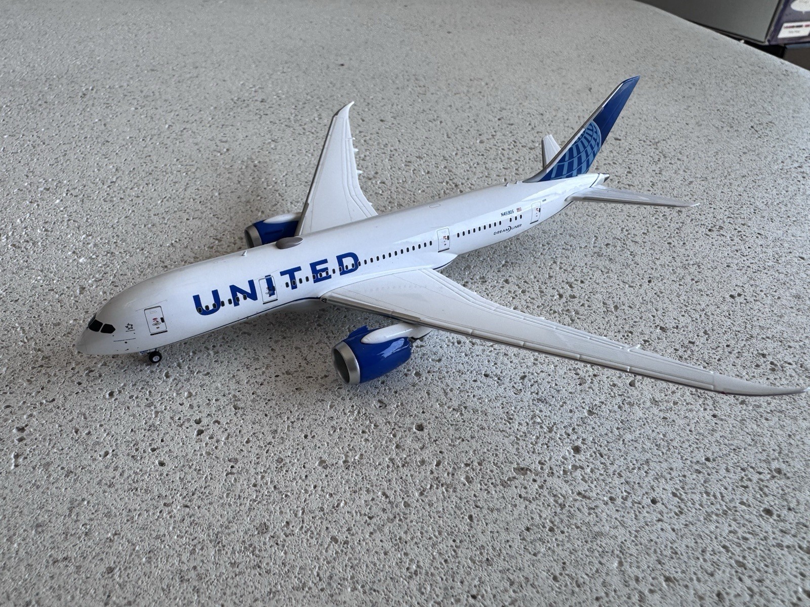NG Models Boeing 787-8 United Airlines 1:400 Scale N45905