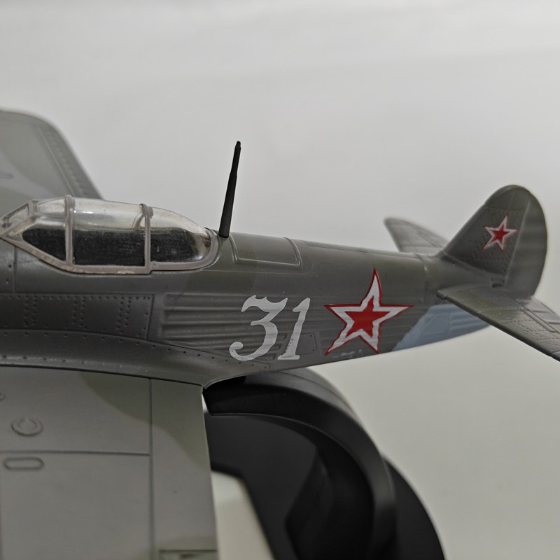 1:72 Diecast Military Model WWII Soviet Yakovlev Yak-9 Fighter Collection Hobby