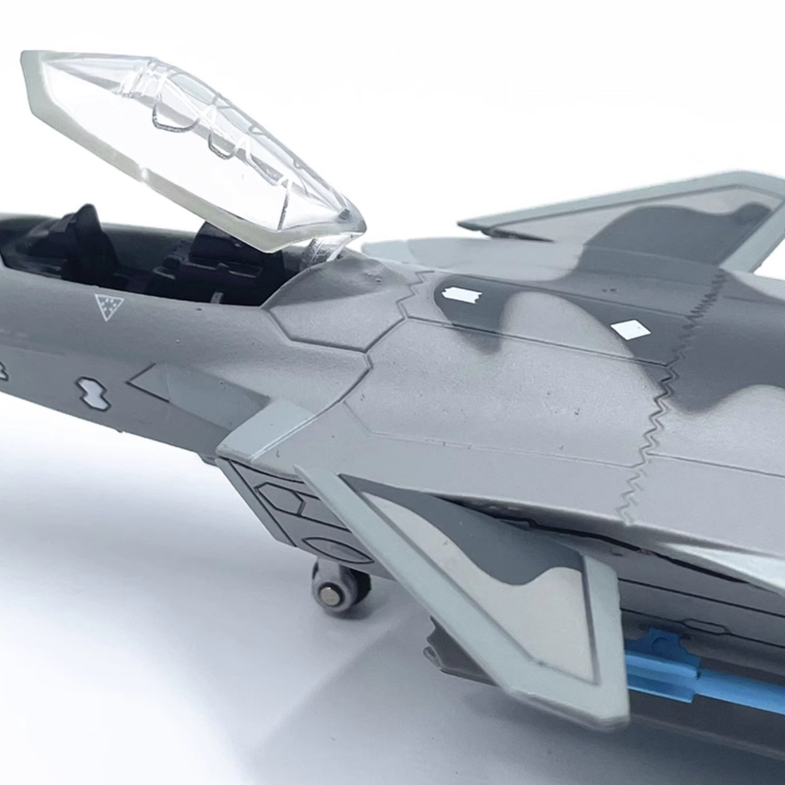 20.3cm Diecast Alloy 1/100 Chinese Air Force Chengdu J-20 Fighter Model