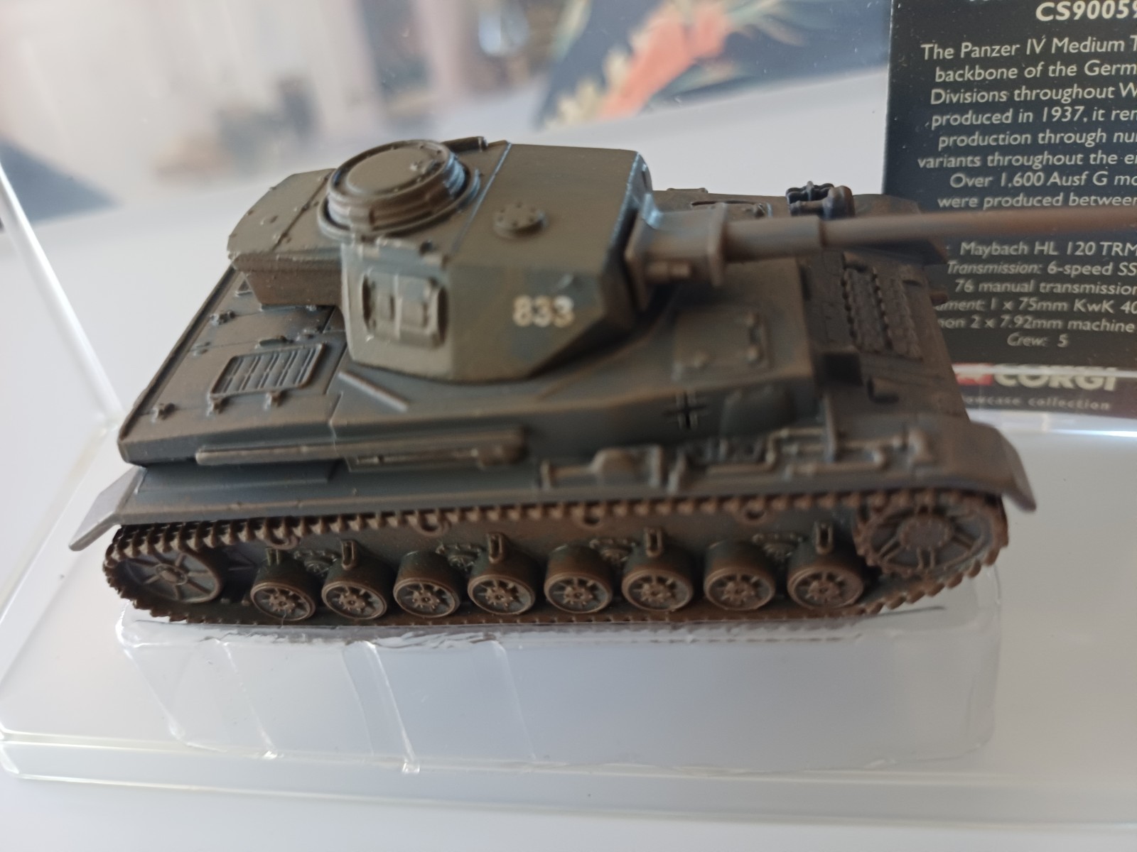 Corgi Showcase Fighting Machines Diecast Model Tank Panzer IV Stalingrad