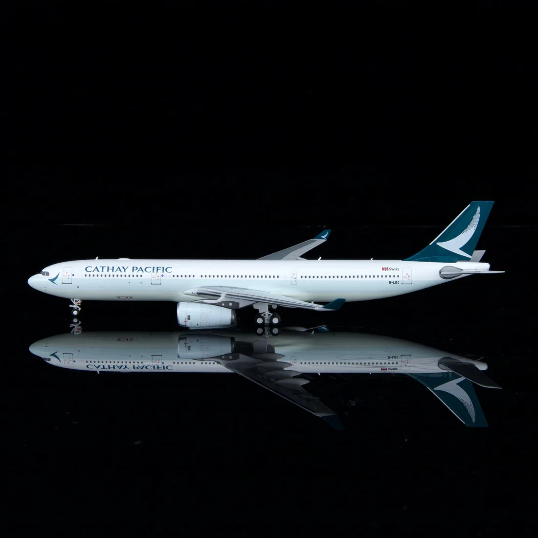 Kylin Models 1:400 Cathay Pacific Airbus A330-300 B-LBC K333CPA01