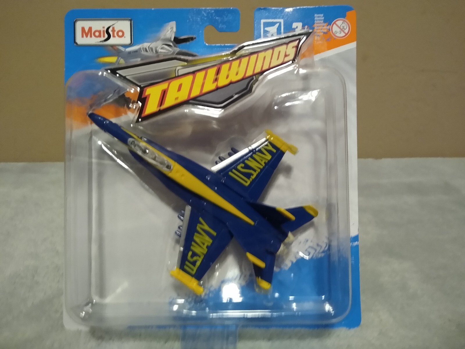 MAISTO TAILWINDS F)A-18 HORNET US NAVY PLANE,NEW