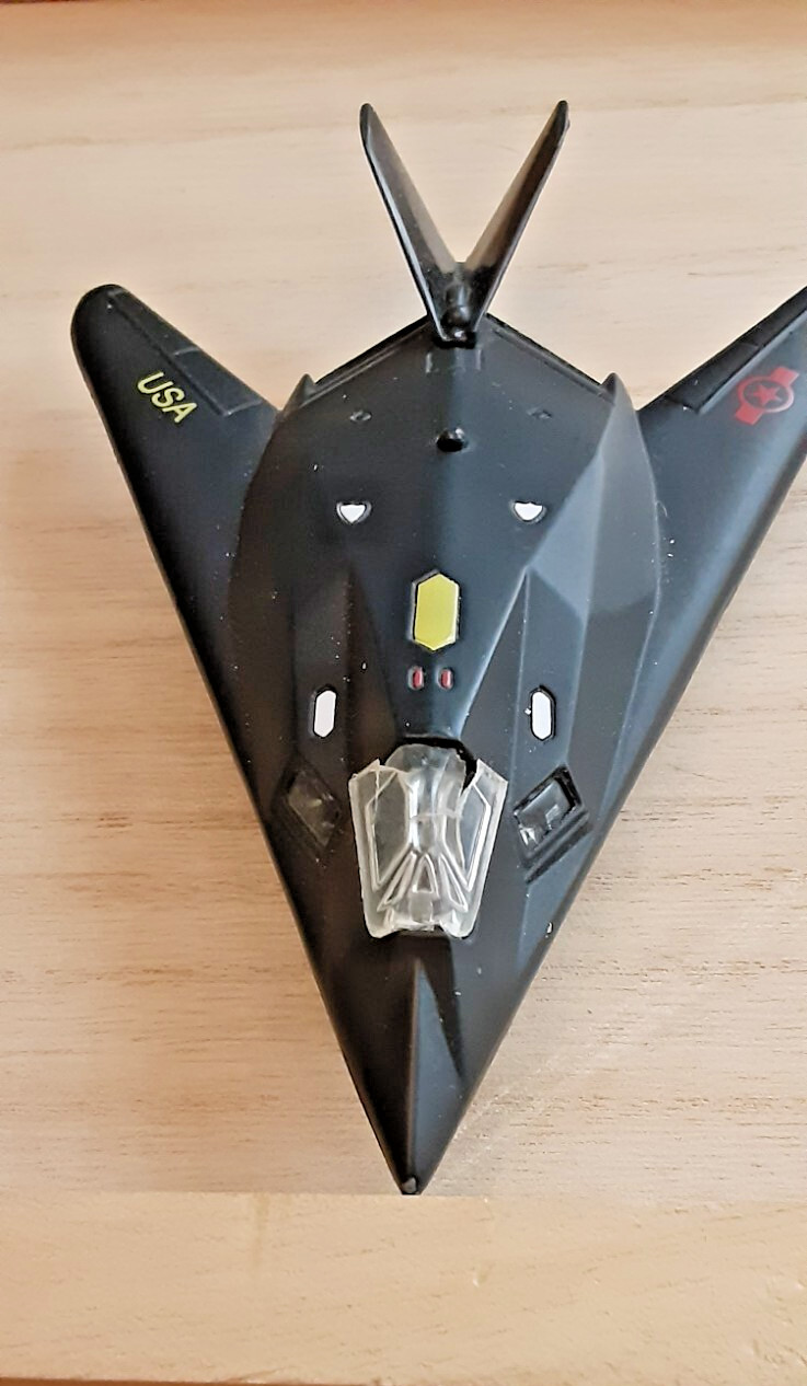 Lockheed F 117 Nighthawk stealth fighter. 6″lx4″w ,diecast plane .