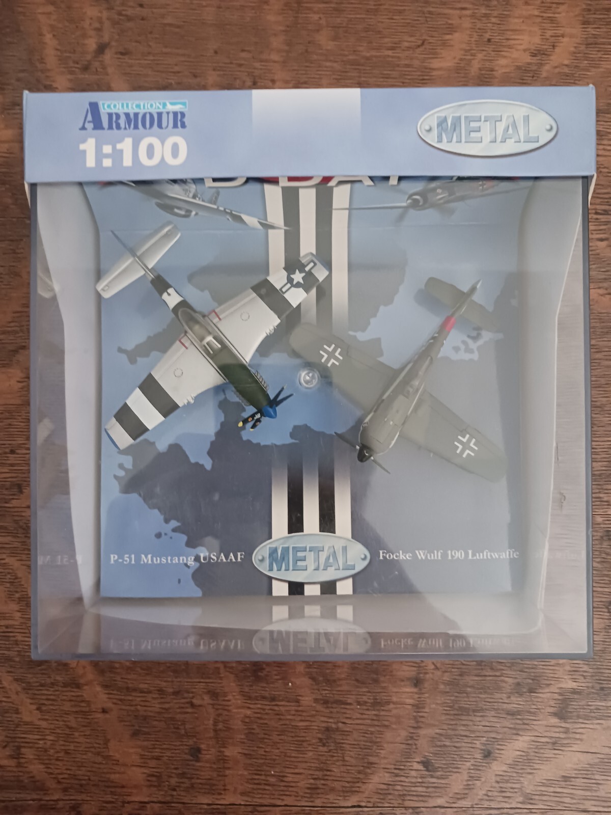 TWO PLANES Metal Armour Collection FW190 Luftwaffe P-51 Mustang USAAF 4002 1:100