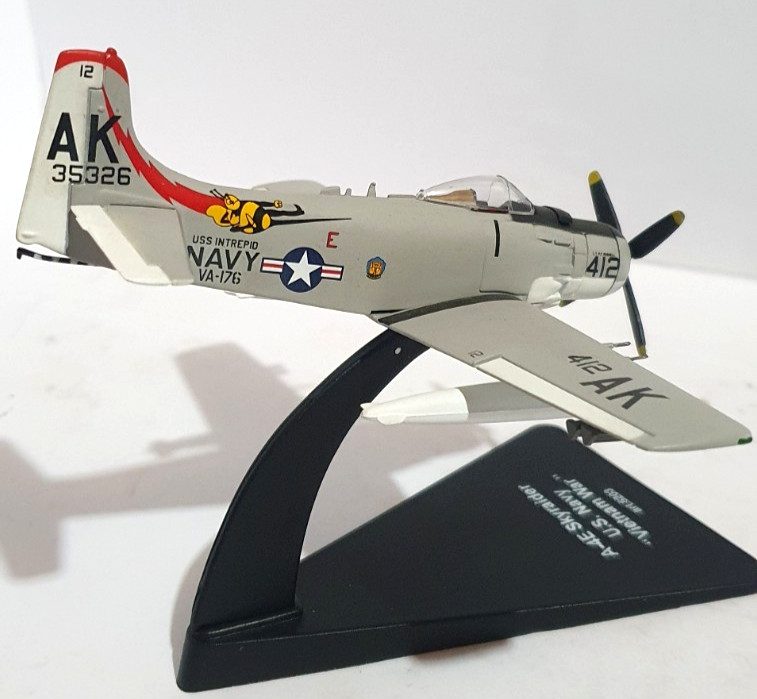 A-4E Skyraider U.S. Navy, Vietnam War, Armour 1/100 collection #5203