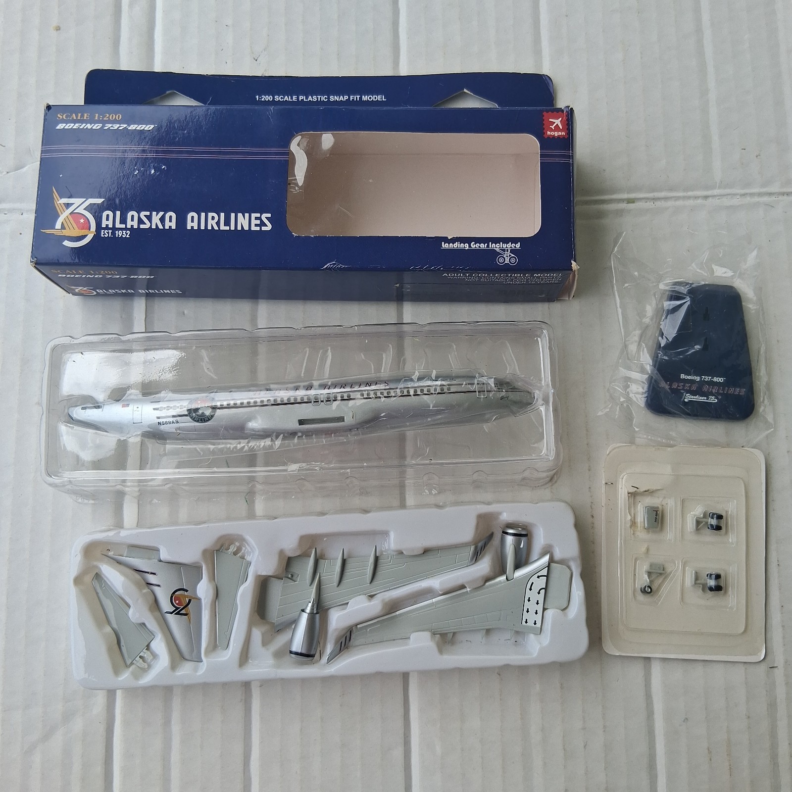 1:200 Scale Alaska Airlines Boeing 737-800 N569AS Airplane Model Hogan Starliner