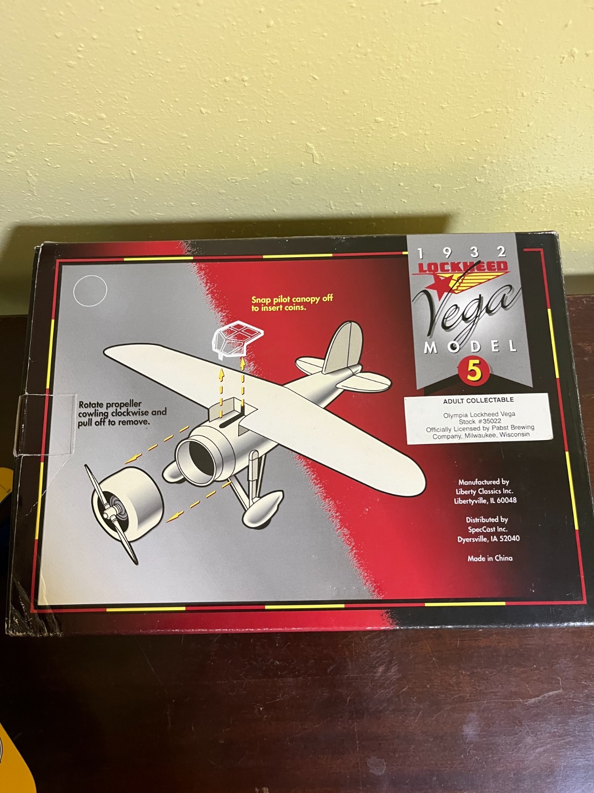 1932 Lockheed Model 5 Vega aircraft die-cast 1/32 scale collector bank