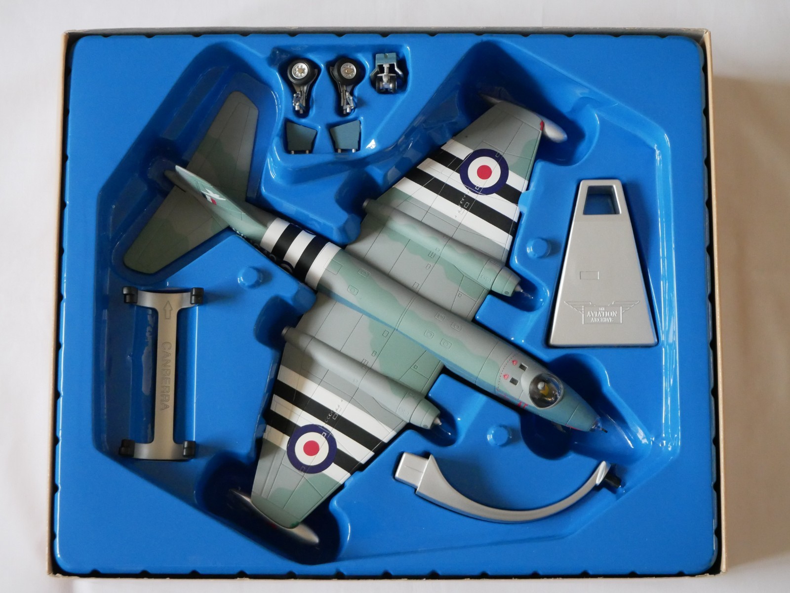 Corgi Aviation English Electric Canberra B.Mk2 10 Sqn RAF WH640 1:72 AA34701