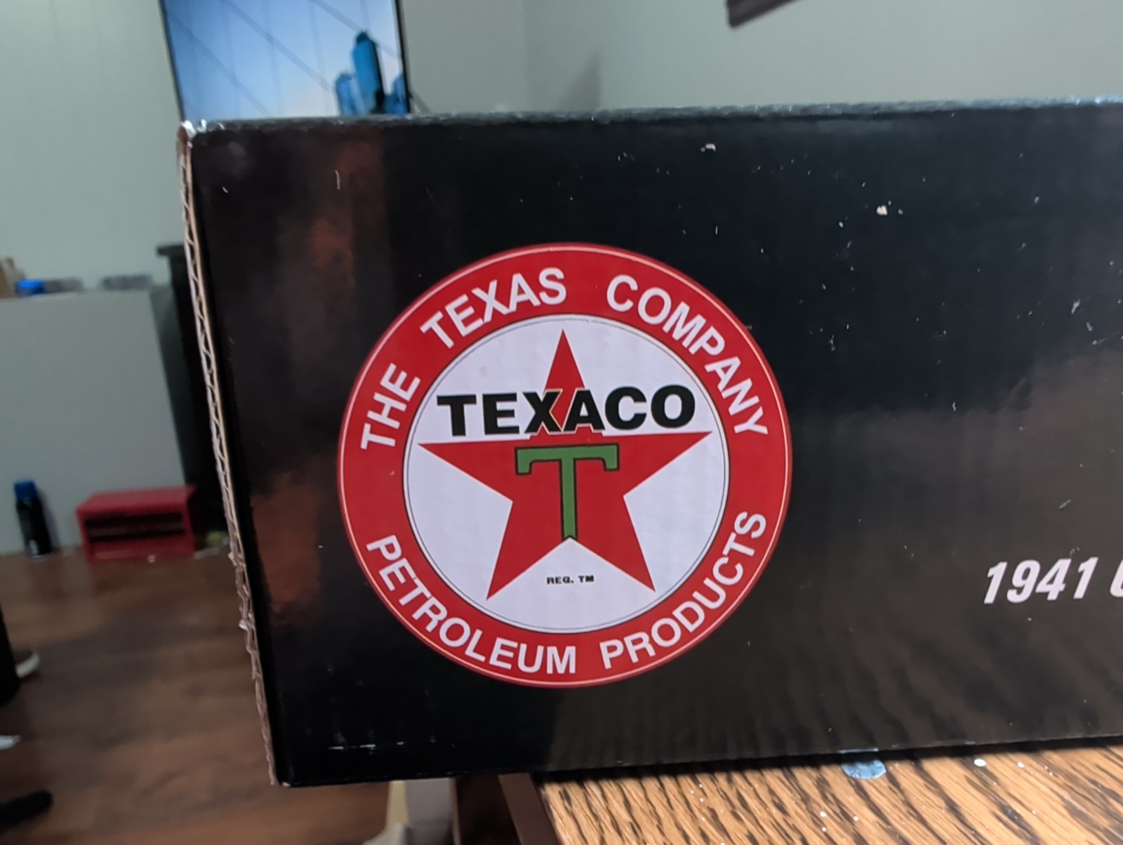 (A) Texaco 1941 Curtiss P-40B Tomahawk 2nd in series 1:44 scale – new & sealed