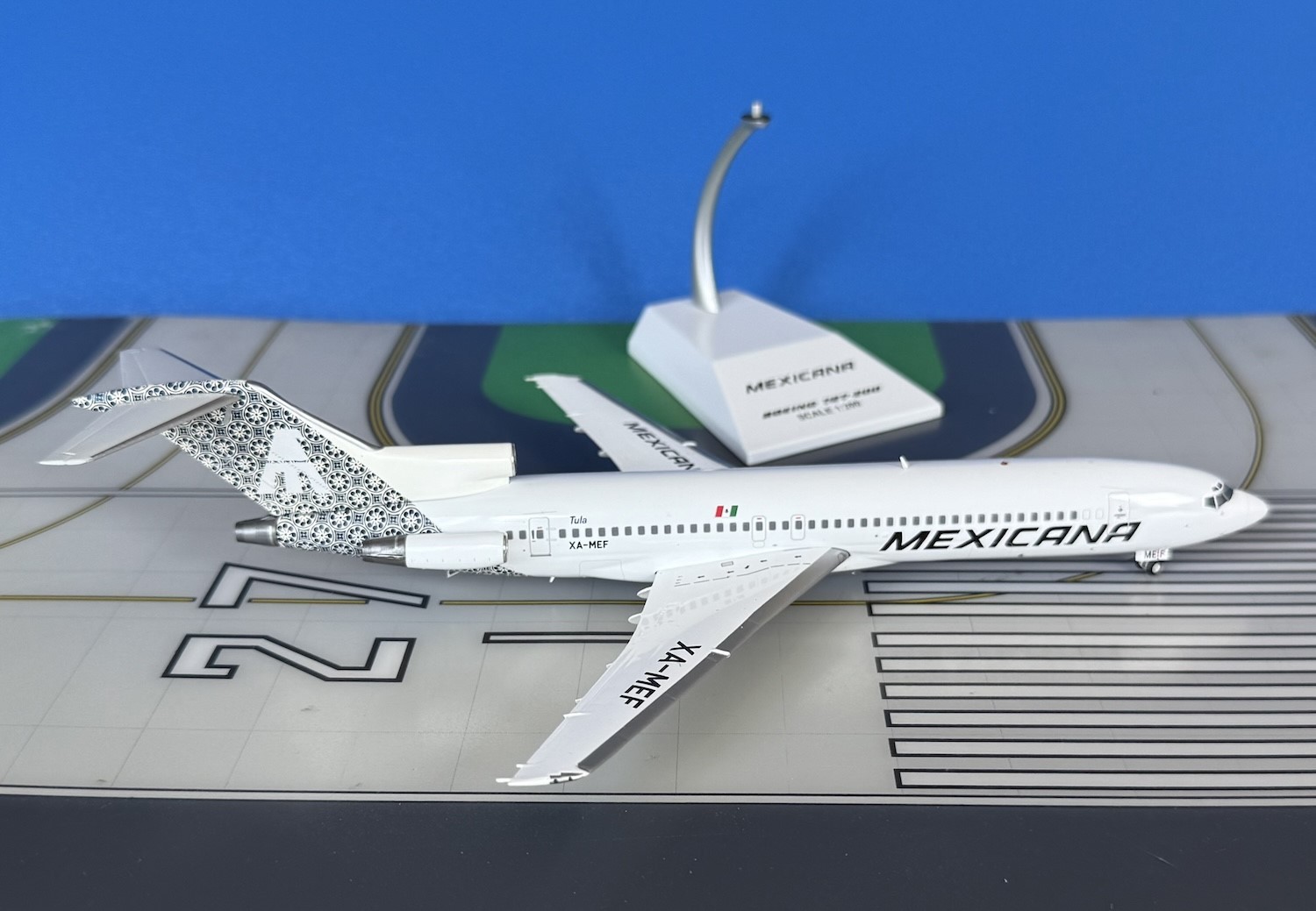 Mexicana Boeing 727-200/Adv XA-MEF 1990s colors 1:200 scale diecast JC Wings