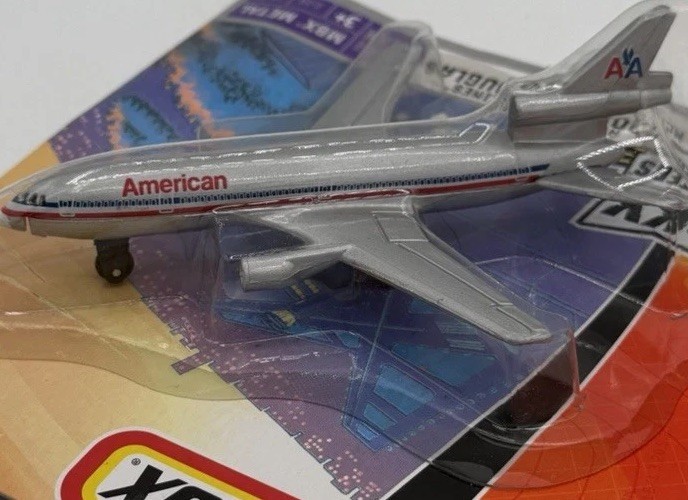 Matchbox 2007 SKY BUSTERS AMERICAN AIRLINES DOUGLAS DC-10 J4696 MBX METAL