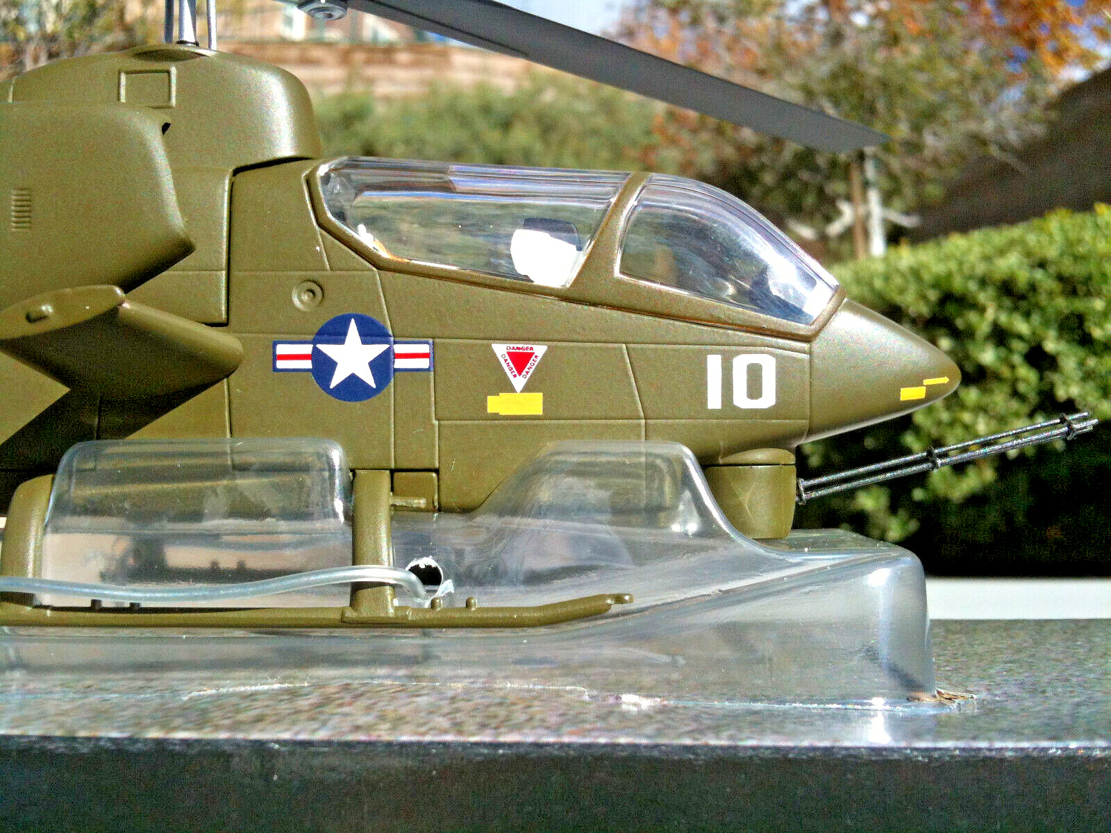 Corgi Bell AH-1H Cobra Attack Helicopter USMC VX-5 Vampires, Vietnam 1:48 Scale