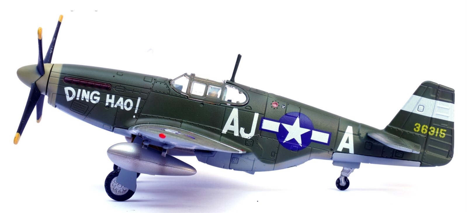 Legion 1/72 P-51B Mustang Ding Hao! Medal of Honor Ace Maj. James Howard 14606LD