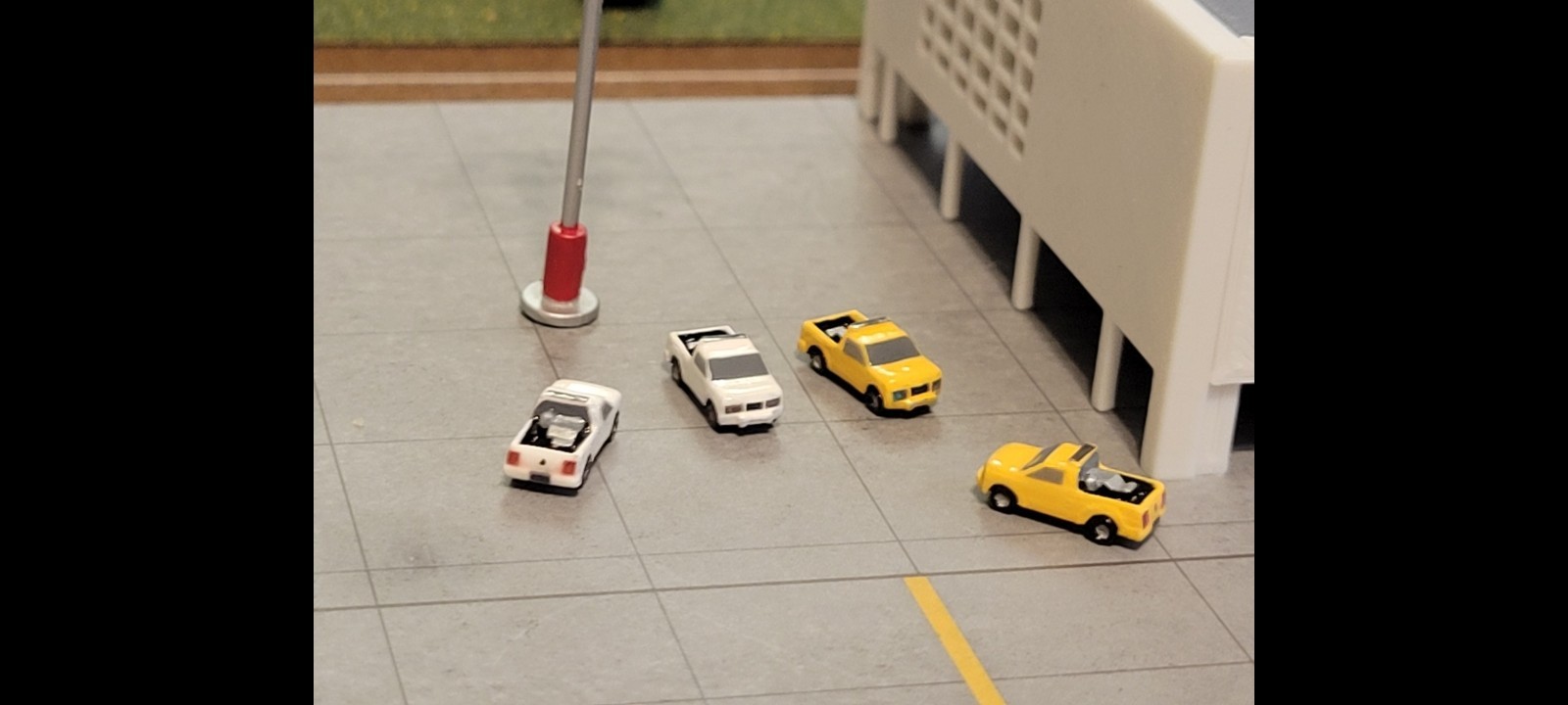 Artistic400 Airport Accessories GSE 1:400 Scale Service Pick Up Truck 4-Pack