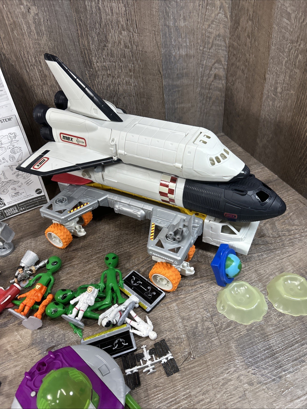 Matchbox MBX Mega Rig Shuttle Mission Set Space Shuttle W/ Aliens & Astronauts