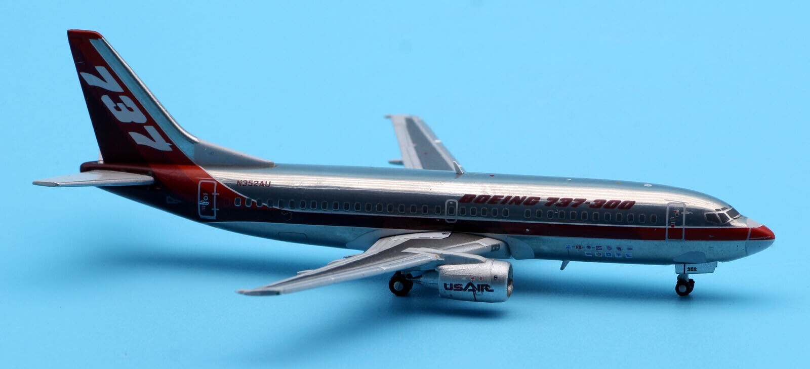 JC Wings 1:400 Boeing B737-300 ‘1984 Farnborough Air Show’ N352AU Diecast Model