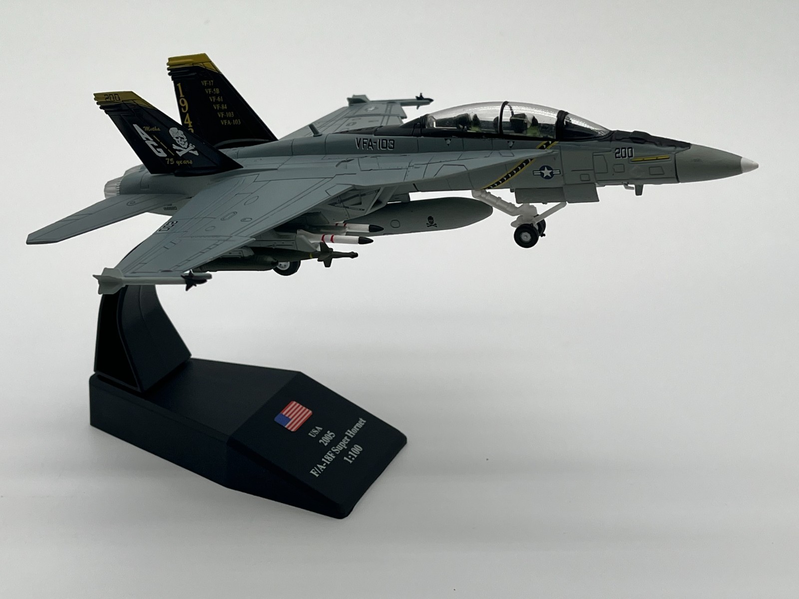 MCDONNELL DOUGLAS F/A-18 Alloy Display Model Aircraft 1:100 scale
