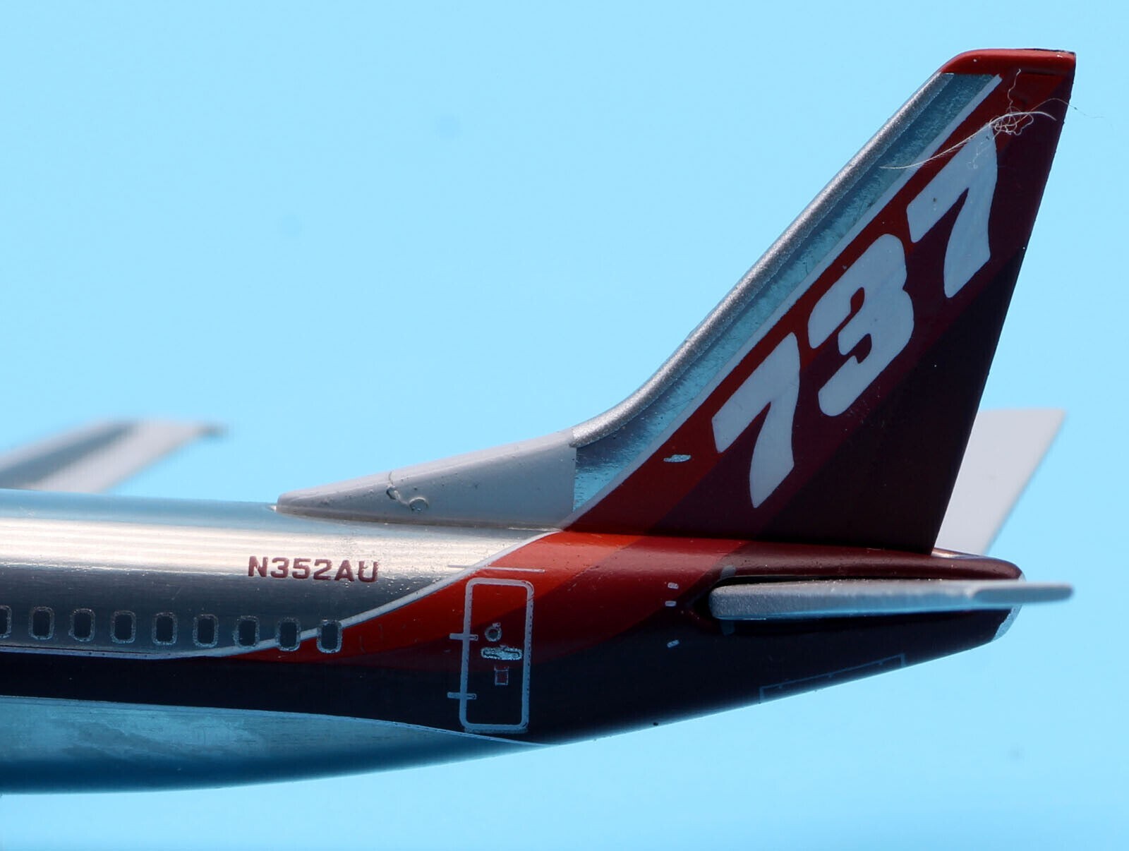 JC Wings 1:400 Boeing B737-300 ‘1984 Farnborough Air Show’ N352AU Diecast Model