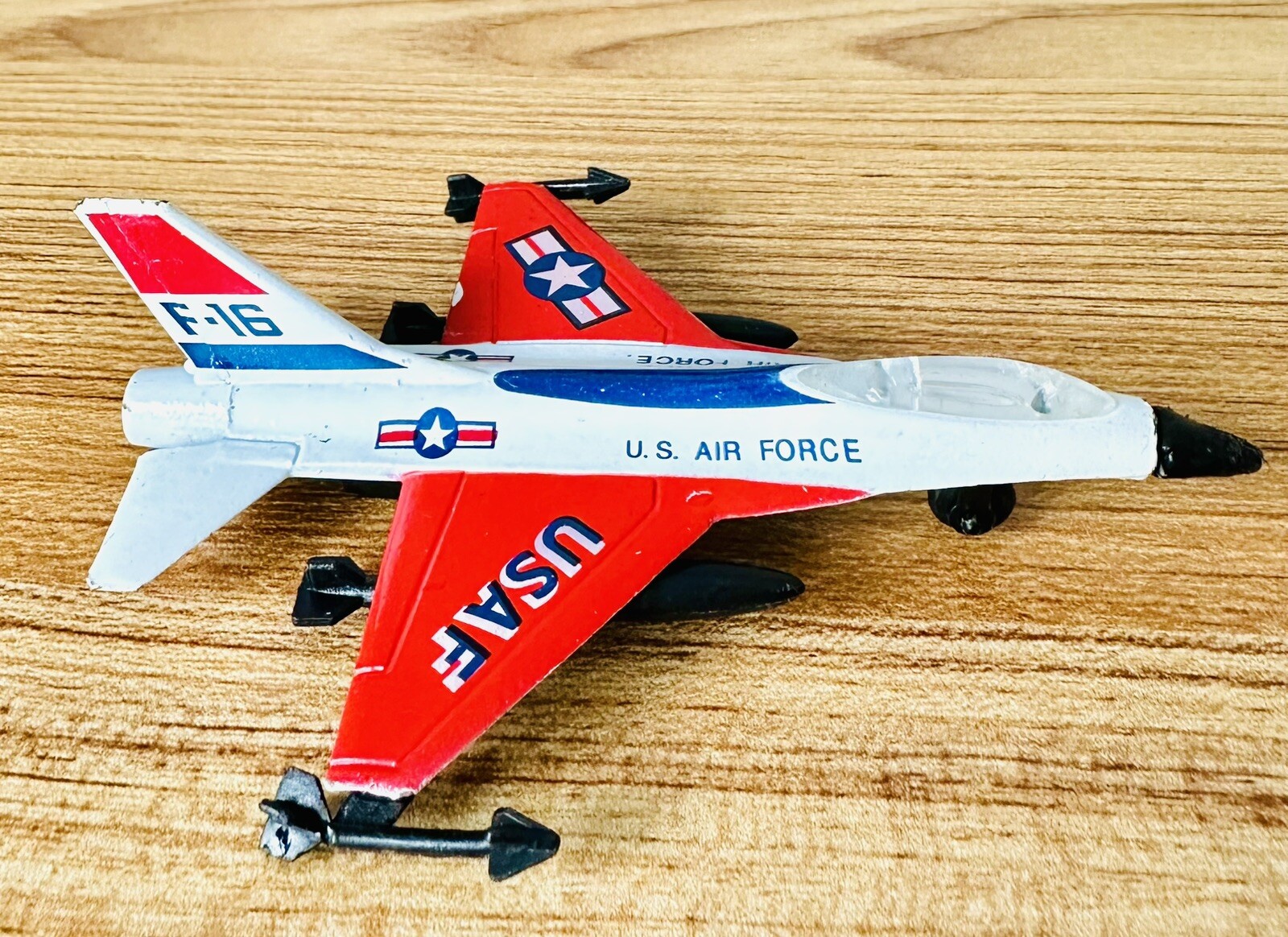 Military Diecast Aircraft Matchbox Skybusters USAF F-16A 1983 Diecast 3” Toy