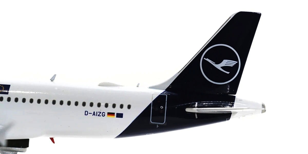 A320 LUFTHANSA REG: D-AIZQ WITH STAND – JFOX JFA320031 1/200 – SALE