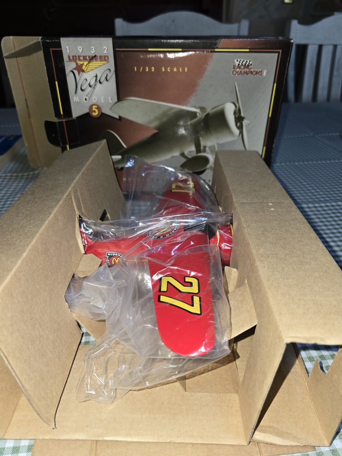 1932 Lockheed Vega Model 5 DieCast Airplane Collector Series Bank NIB #00327