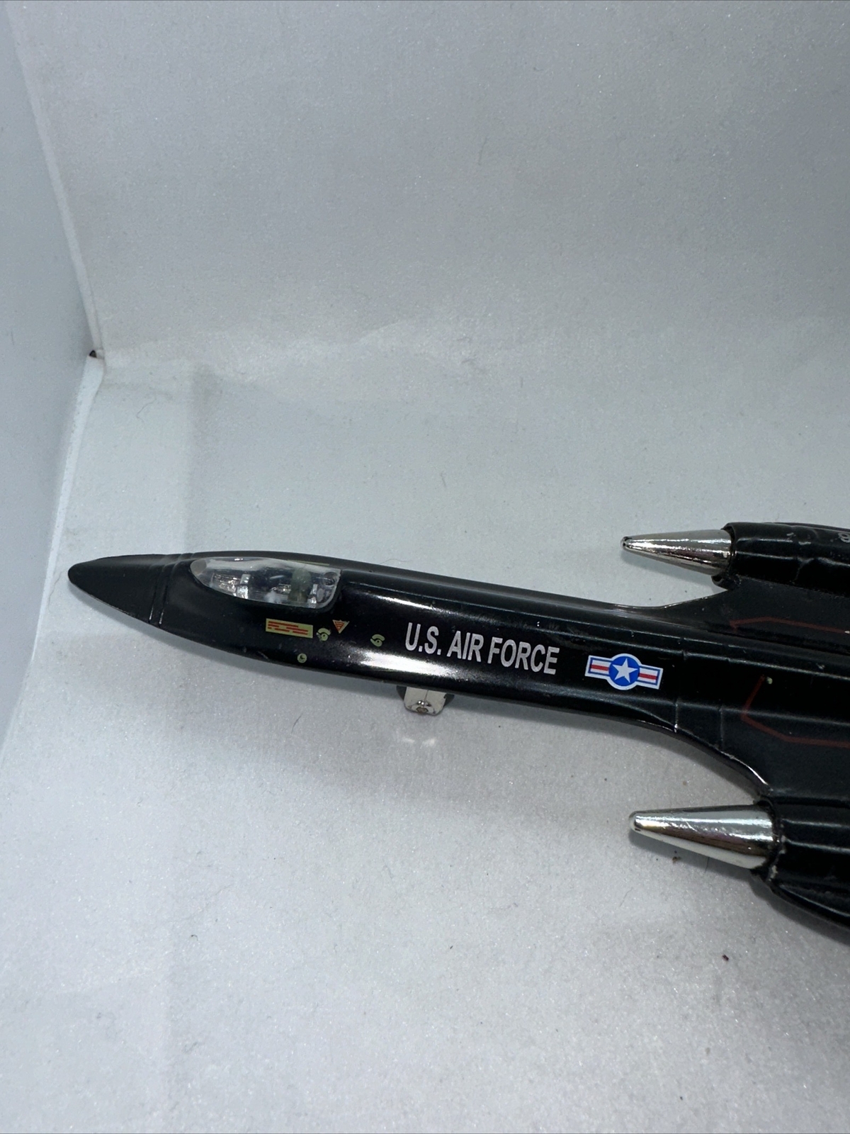 SR-71 Blackbird Jet Fighter Daron 8″ Die-cast Pullback and Go Action