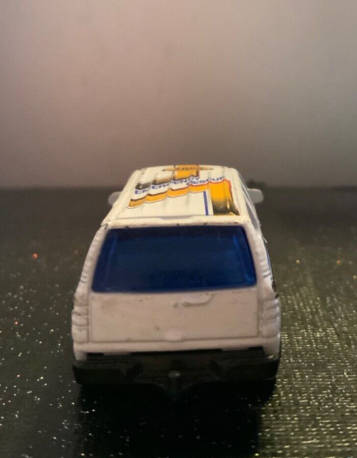MATCHBOX 2003 Special Edition 2000 CHEVROLET SUBURBAN EMERGENCY RESCUE diecast