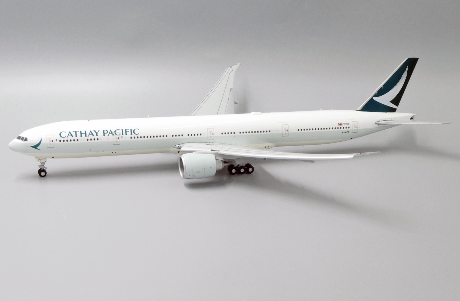 JC Wings 1:200 Cathay Pacific Boeing B777-300(ER) “Flaps Down” B-KPP