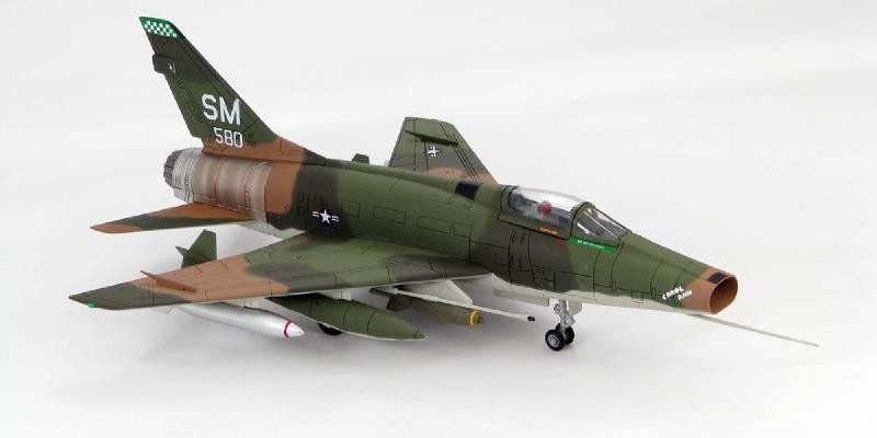 Hobbymaster F-100D Super Sabre ” Maj. Don Schmenk ” 1969 HA2102 1:72 NIB