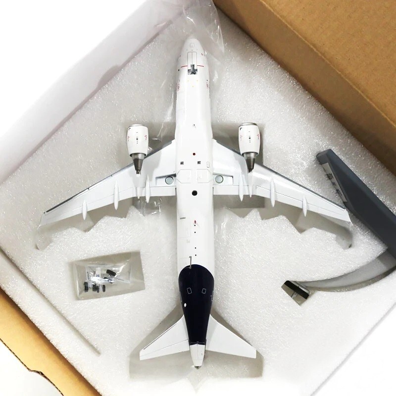 A320 LUFTHANSA REG: D-AIZQ WITH STAND – JFOX JFA320031 1/200 – SALE