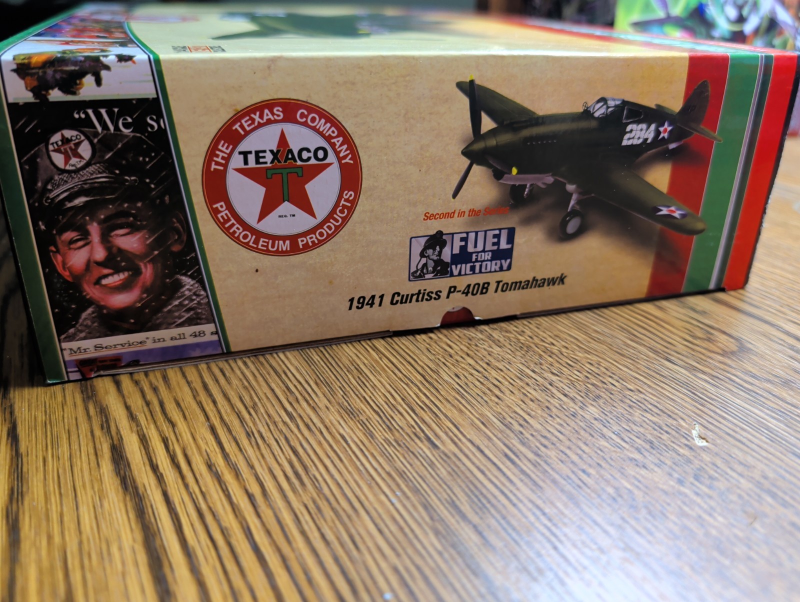(A) Texaco 1941 Curtiss P-40B Tomahawk 2nd in series 1:44 scale – new & sealed