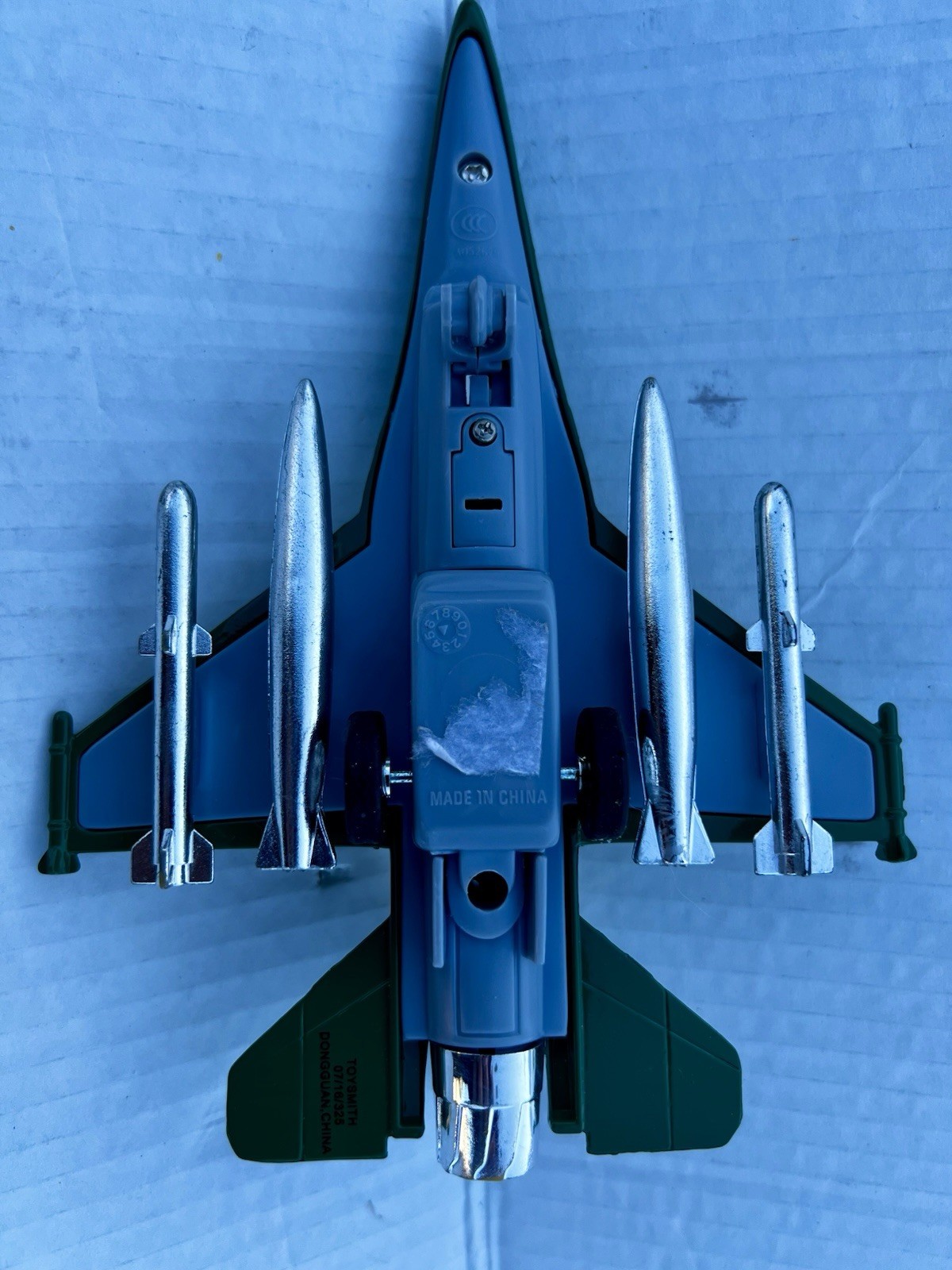 Daron Die Cast Metal F-16 US Air Force Airplanes 7.5”/ Carrier Pull Back Set/3