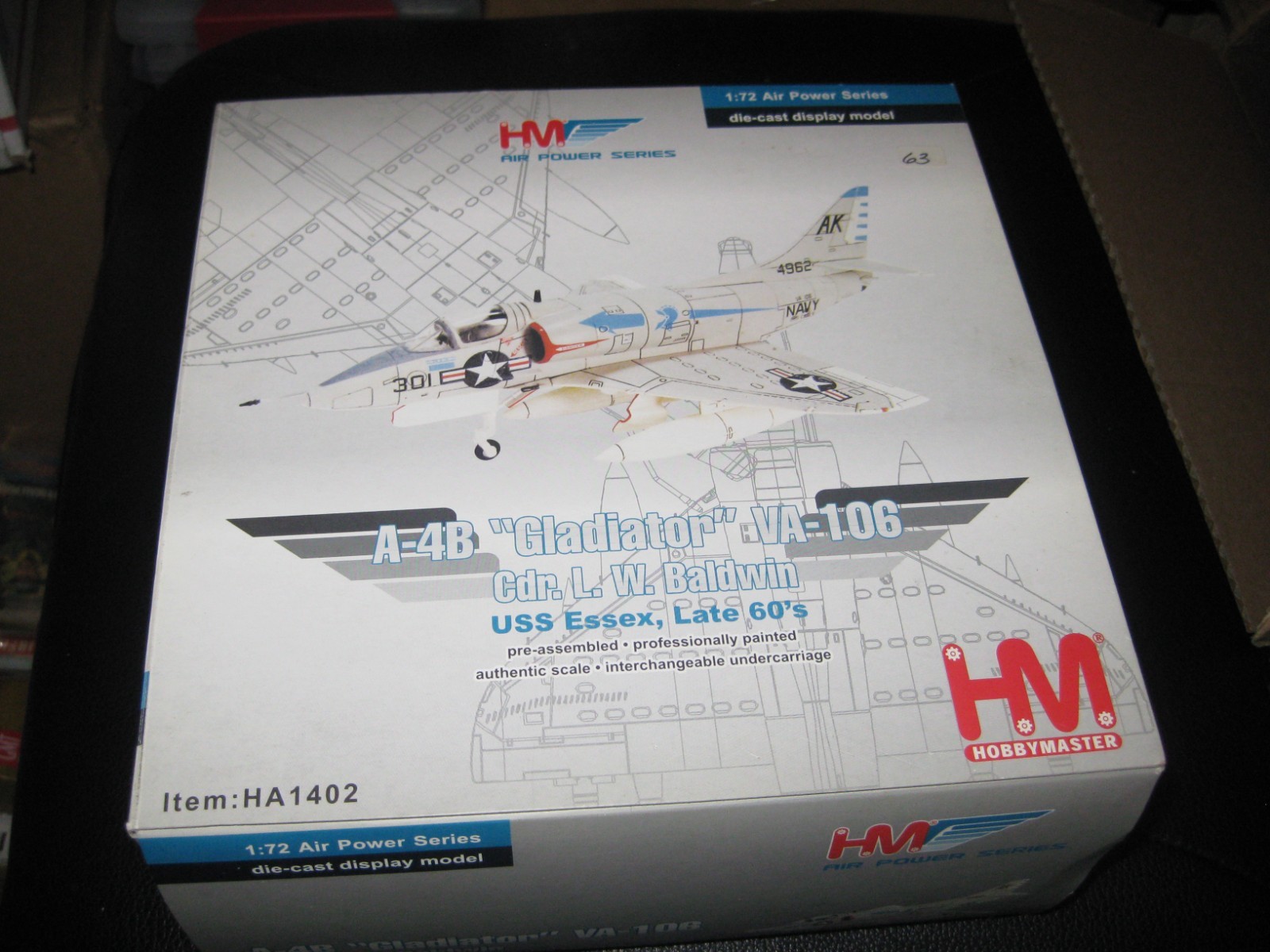Mint USN A-4B VA-106 Gladiators Cdr. LW Baldwin USS Essex 1960s HobbyMaster 1/72