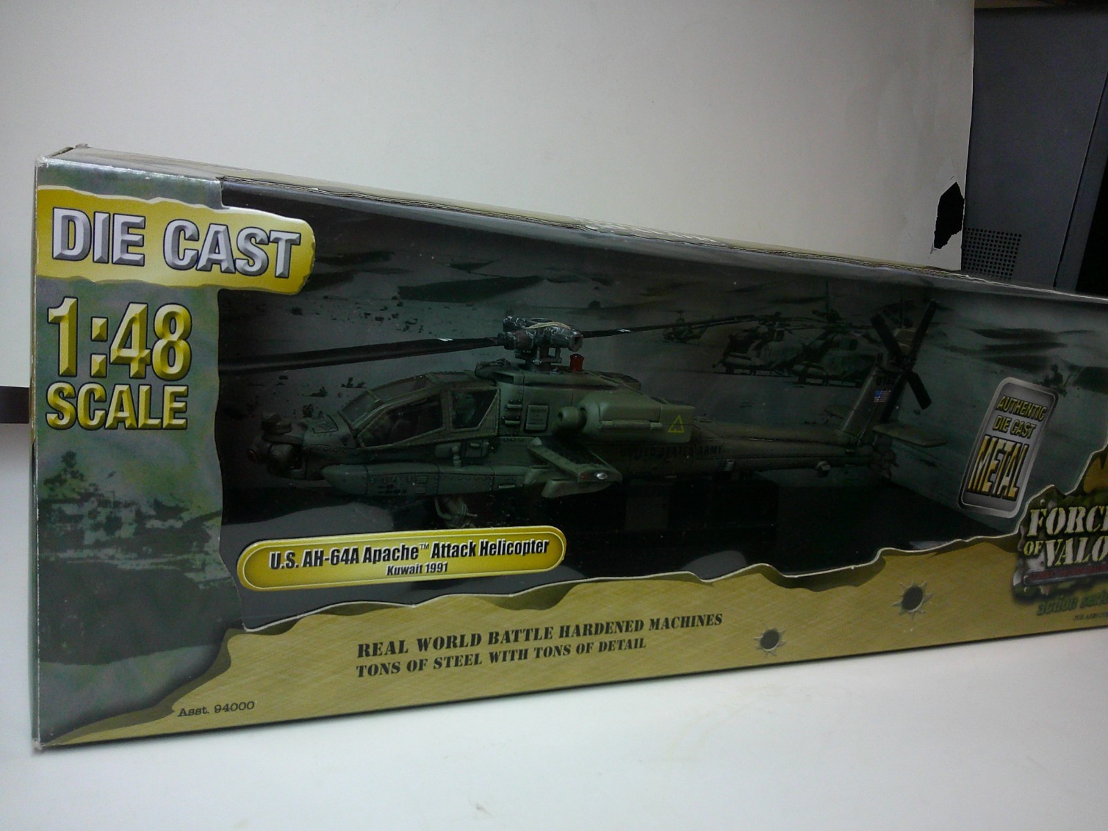 FORCES OF VALOR US AH-64A APACHE ATTACK HELICOPTER KUWAIT 1991 DIE CAST 1:48