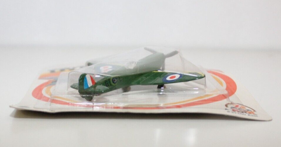 DYNA-FLITES GREEN SUPERMARINE SPITFIRE IX DIECAST AIRPLANE ZEE TOYS NEW 1982