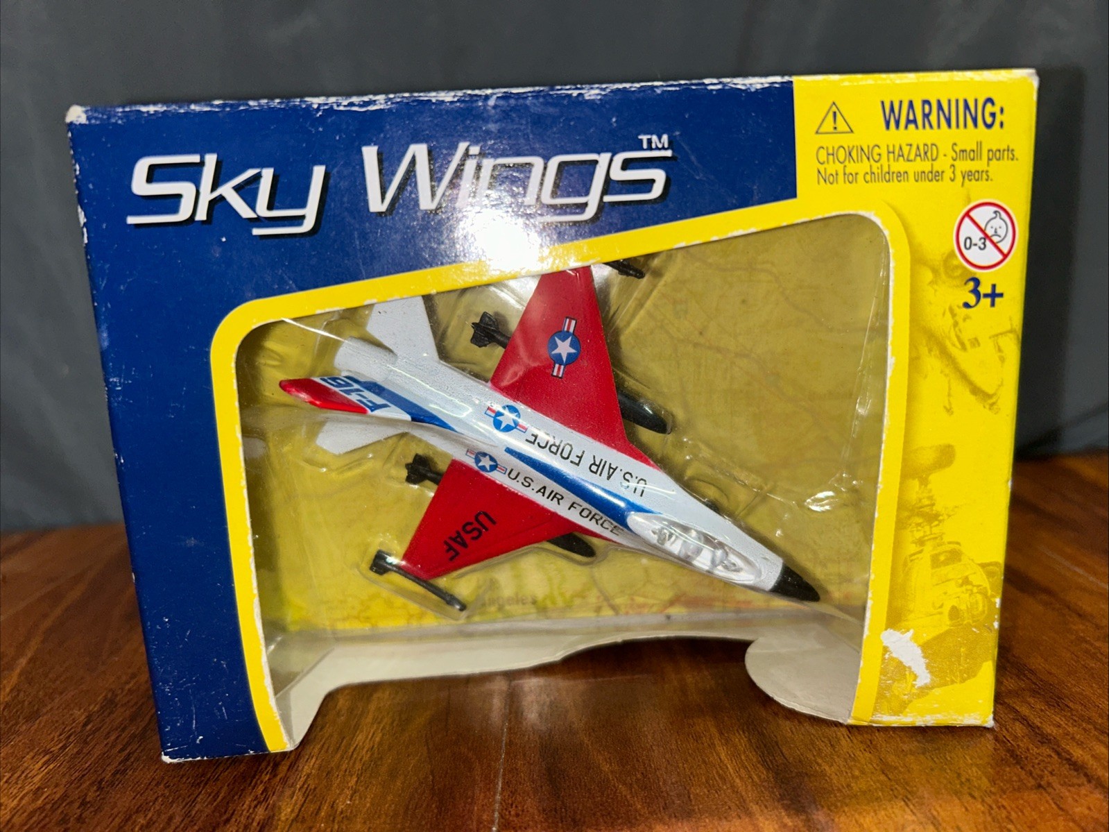 General Dynamics F-16 Fighting Falcon Diecast Replica MotorMax Sky Wings