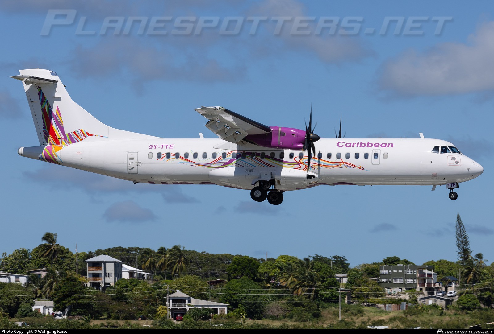 RARE CARRIBEAN AIRLINES ATR 72-600 AIRCRAFT 1:400 DIECAST 6 in NEW PLANE MODEL