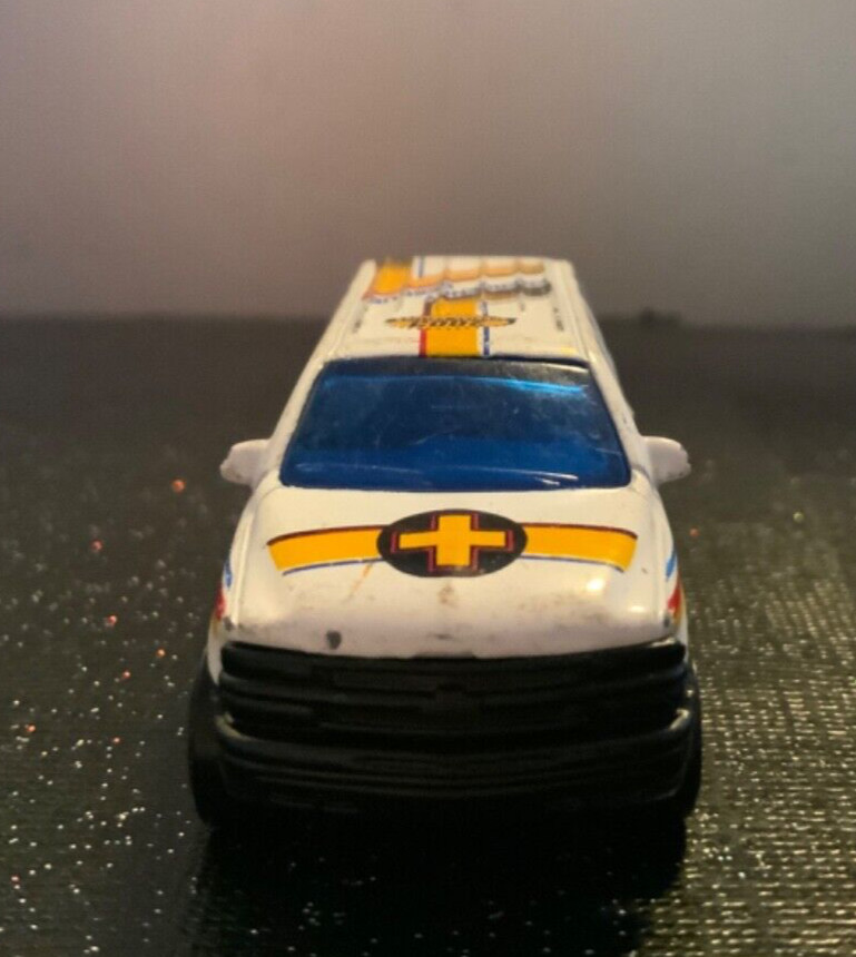 MATCHBOX 2003 Special Edition 2000 CHEVROLET SUBURBAN EMERGENCY RESCUE diecast