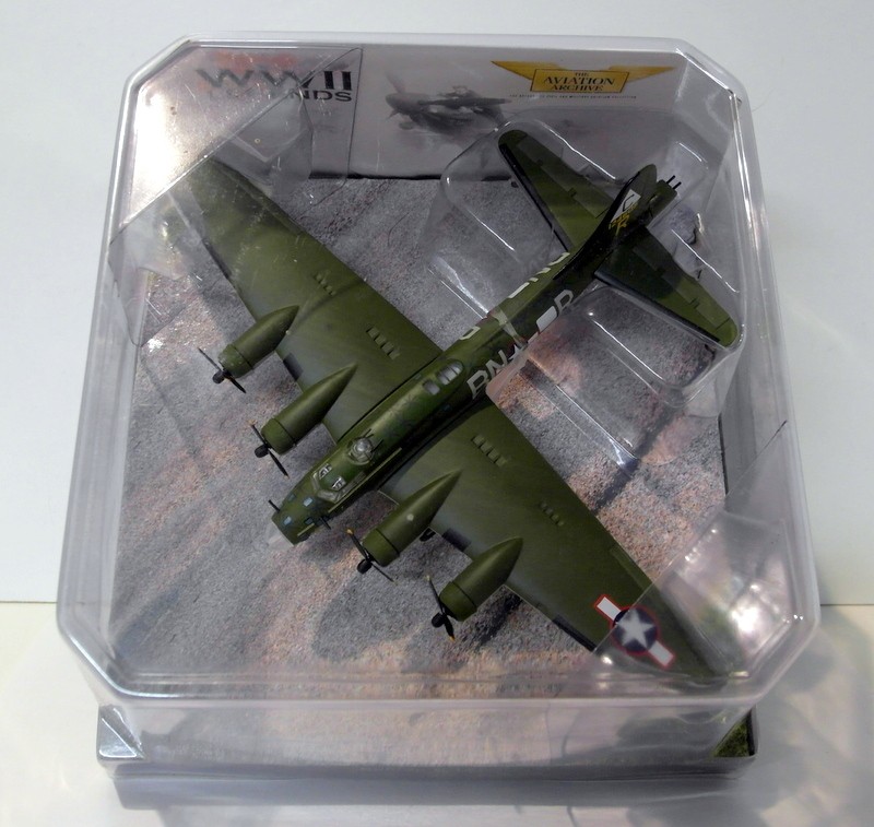 Corgi 1/144 Scale diecast AA31105 Boeing B-17F Knock out Dropper 359th BS/303rd